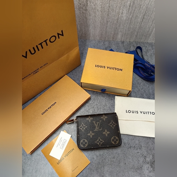 Louis Vuitton Monogram Zippy Coin Purse Wallet - Picture 4 of 13